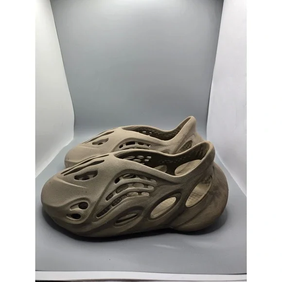 Adidas Yeezy Foam RNNR Sand Men's Size 10 GW3354 Slip-On Casual Shoes - Picture 3 of 9